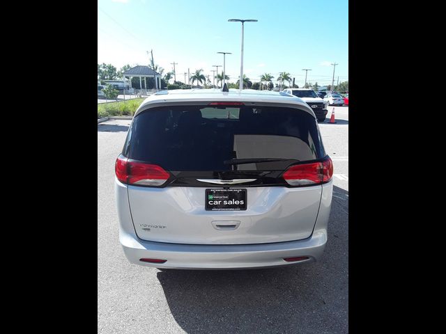 2022 Chrysler Voyager LX