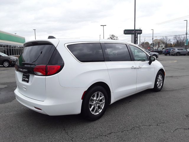 2022 Chrysler Voyager LX