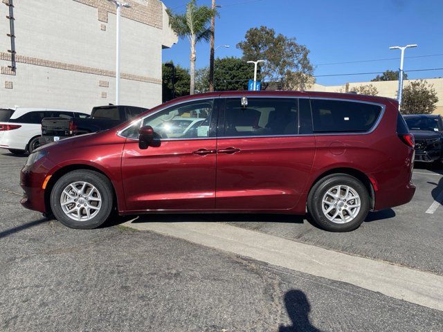 2022 Chrysler Voyager LX