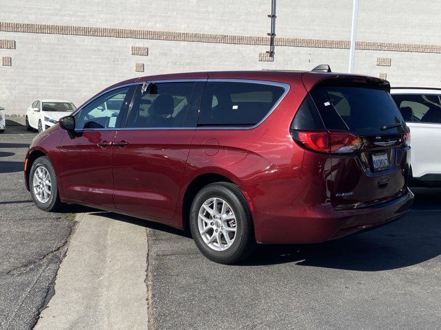 2022 Chrysler Voyager LX