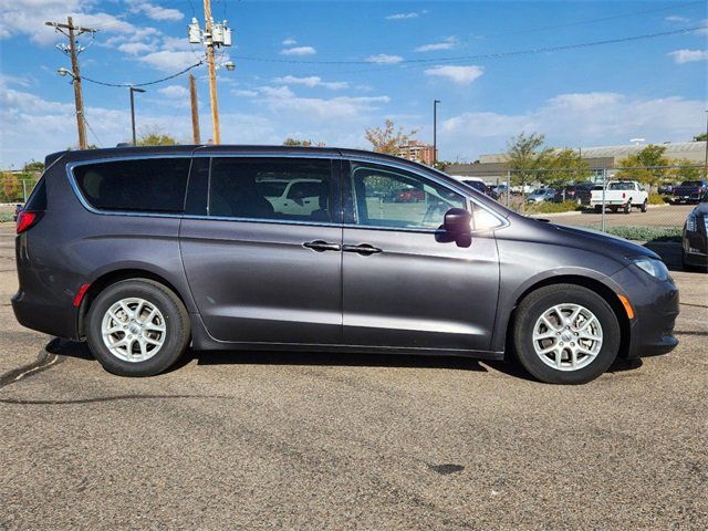 2022 Chrysler Voyager LX