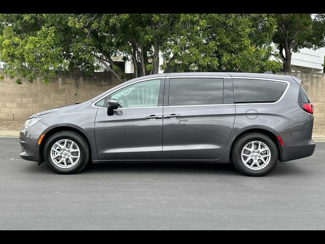 2022 Chrysler Voyager LX