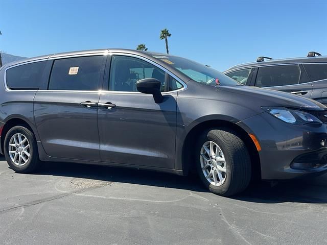 2022 Chrysler Voyager LX