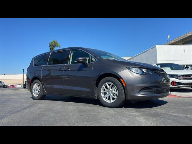 2022 Chrysler Voyager LX