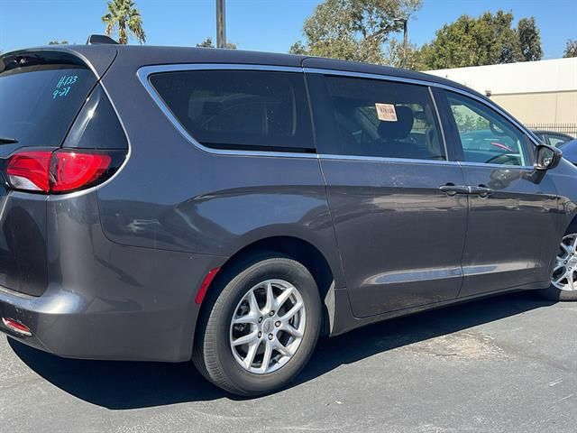 2022 Chrysler Voyager LX