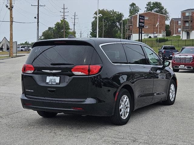 2022 Chrysler Voyager LX