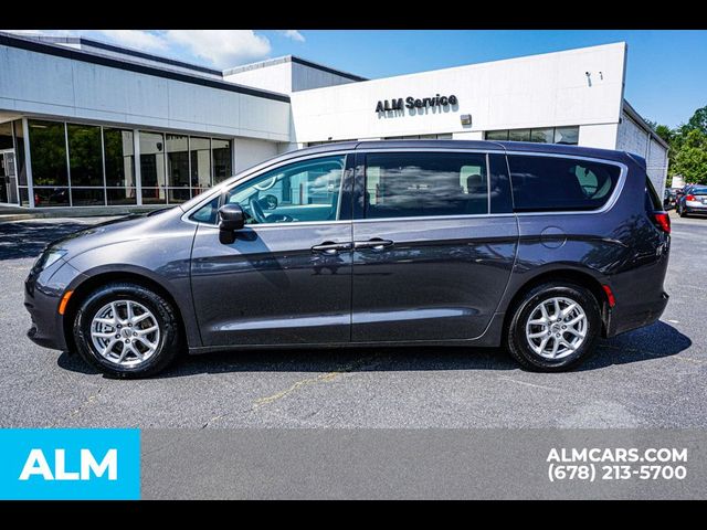 2022 Chrysler Voyager LX