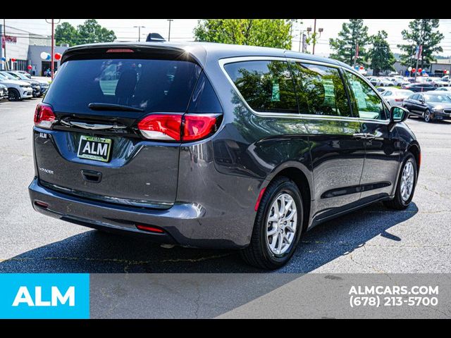 2022 Chrysler Voyager LX