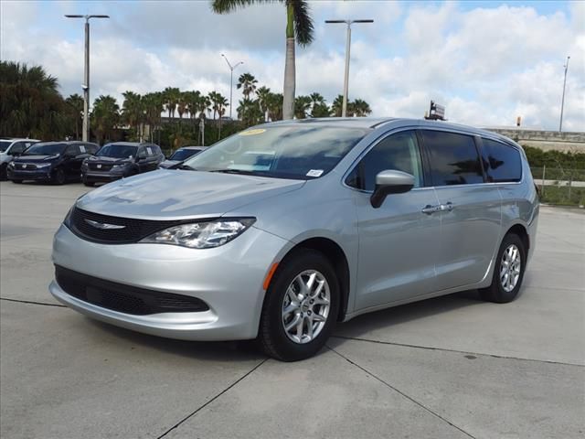 2022 Chrysler Voyager LX