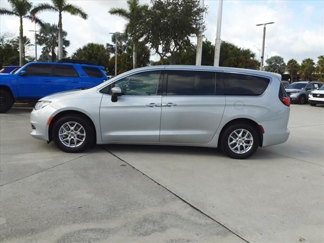 2022 Chrysler Voyager LX