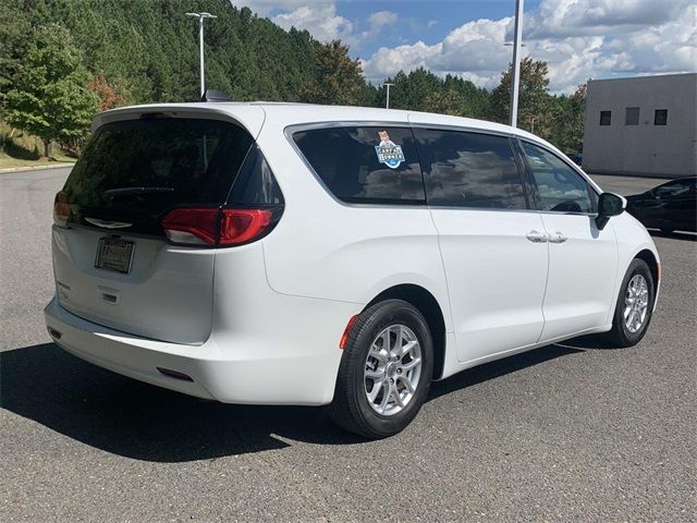 2022 Chrysler Voyager LX