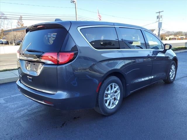 2022 Chrysler Voyager LX