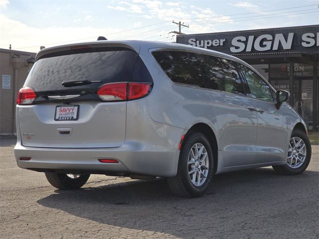 2022 Chrysler Voyager LX