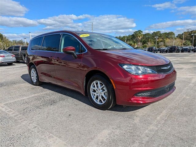 2022 Chrysler Voyager LX