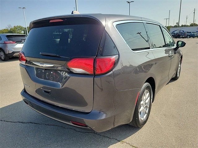 2022 Chrysler Voyager LX