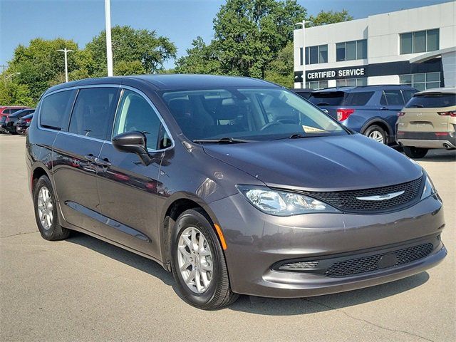 2022 Chrysler Voyager LX