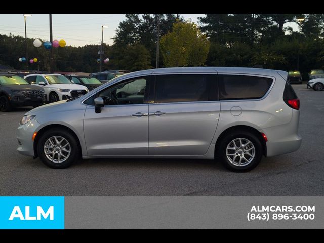 2022 Chrysler Voyager LX