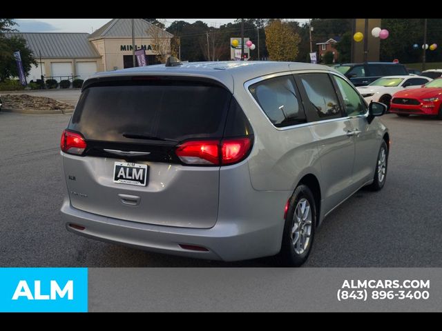 2022 Chrysler Voyager LX