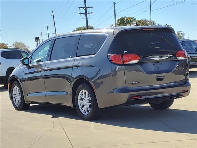 2022 Chrysler Voyager LX