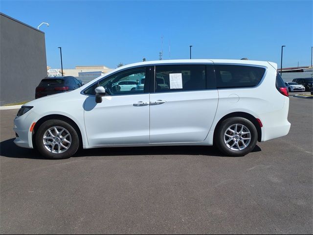 2022 Chrysler Voyager LX