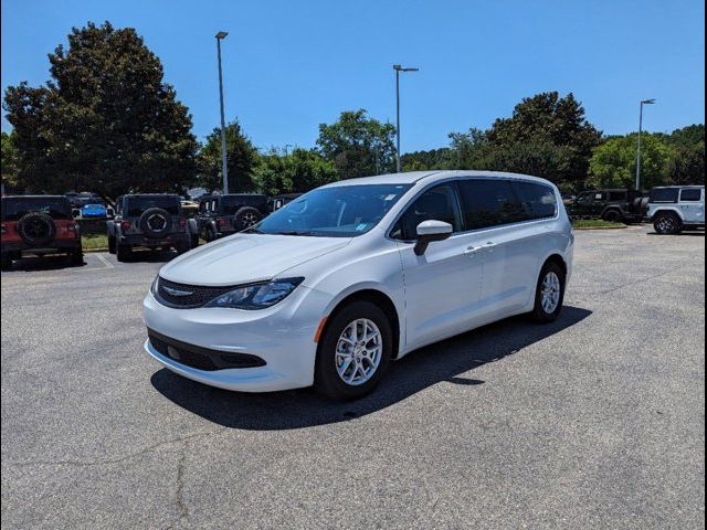 2022 Chrysler Voyager LX