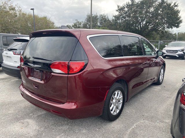 2022 Chrysler Voyager LX