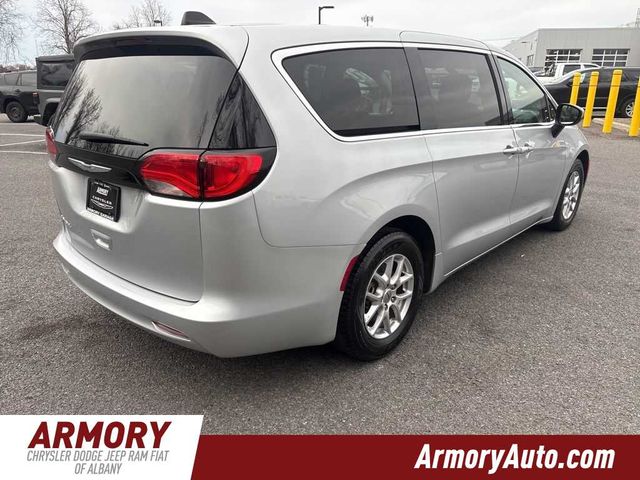 2022 Chrysler Voyager LX