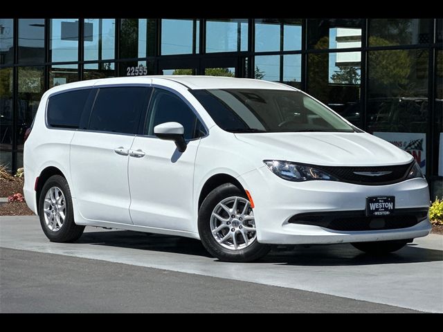 2022 Chrysler Voyager LX