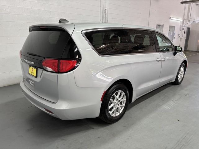 2022 Chrysler Voyager LX