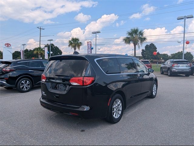 2022 Chrysler Voyager LX