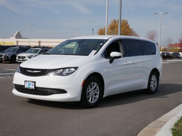 2022 Chrysler Voyager LX