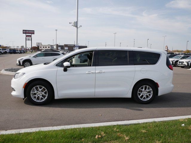 2022 Chrysler Voyager LX