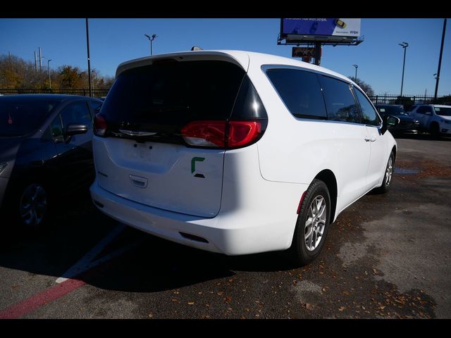 2022 Chrysler Voyager LX