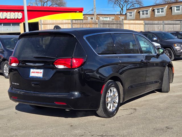 2022 Chrysler Voyager LX