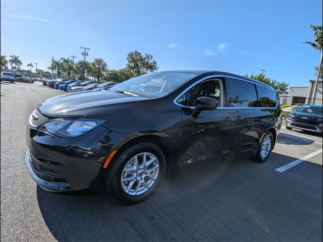 2022 Chrysler Voyager LX