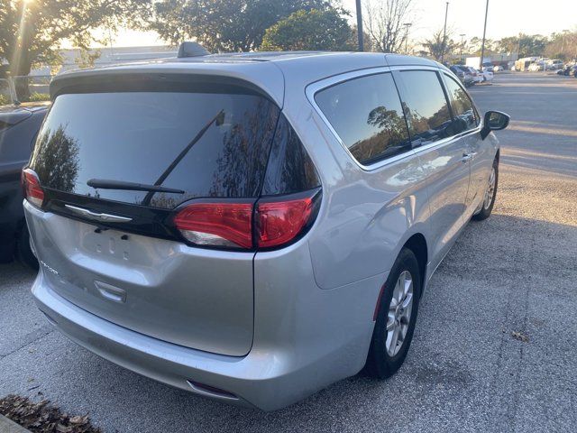 2022 Chrysler Voyager LX