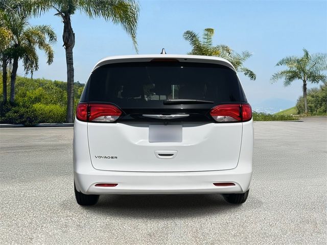 2022 Chrysler Voyager LX