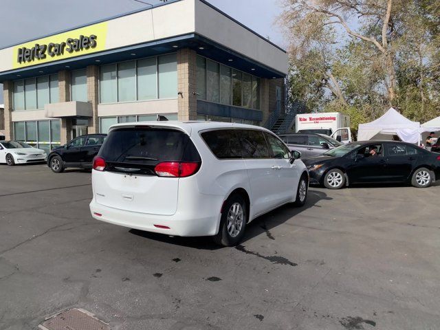 2022 Chrysler Voyager LX