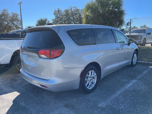 2022 Chrysler Voyager LX