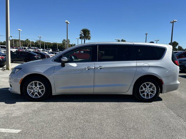 2022 Chrysler Voyager LX