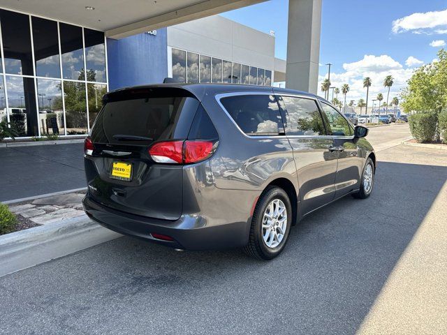 2022 Chrysler Voyager LX