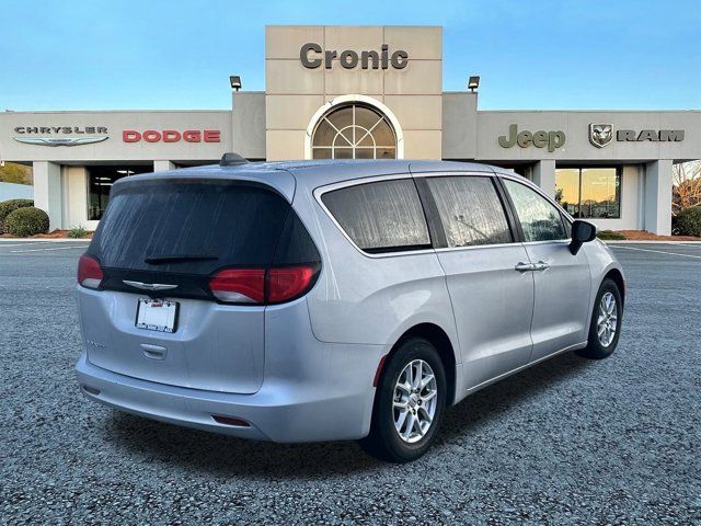 2022 Chrysler Voyager LX