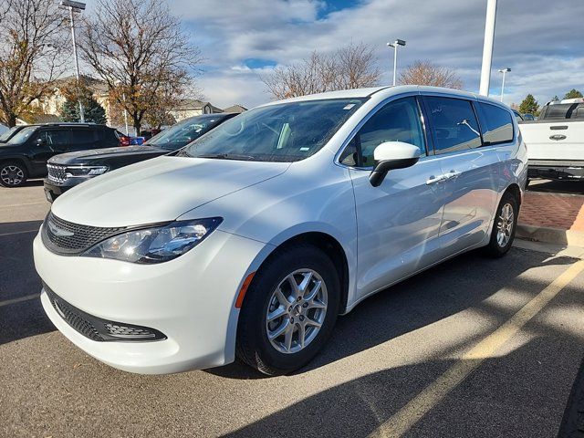 2022 Chrysler Voyager LX