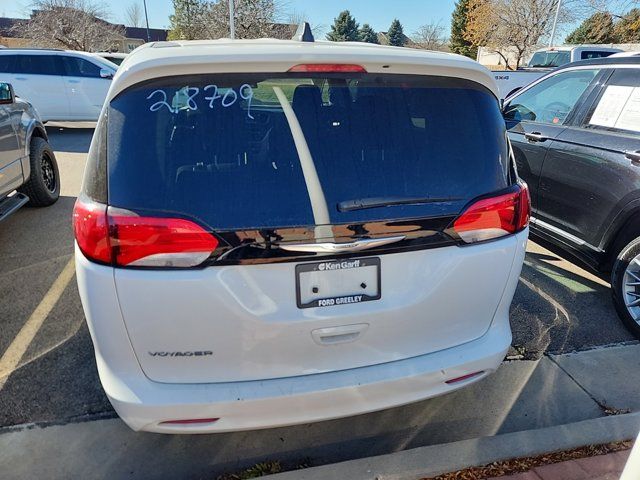 2022 Chrysler Voyager LX