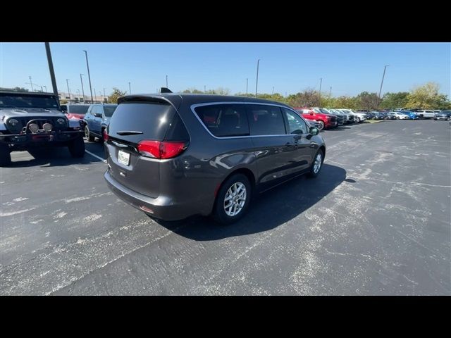 2022 Chrysler Voyager LX