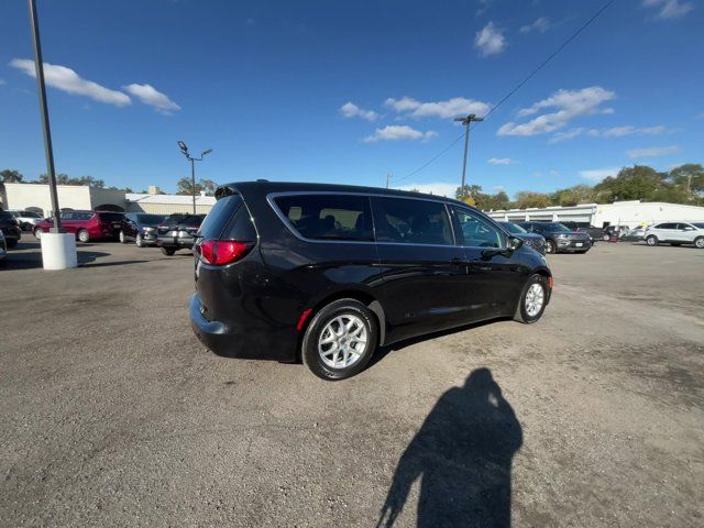 2022 Chrysler Voyager LX