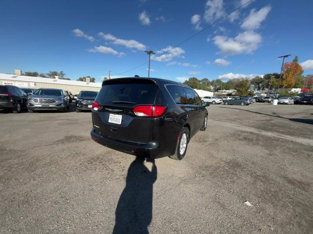 2022 Chrysler Voyager LX