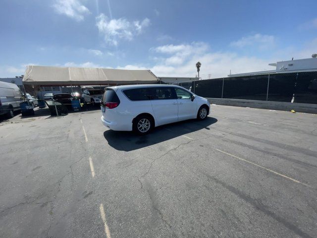 2022 Chrysler Voyager LX