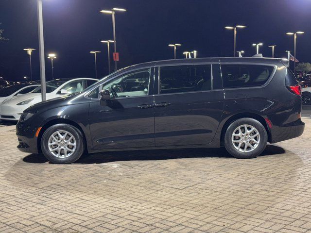 2022 Chrysler Voyager LX