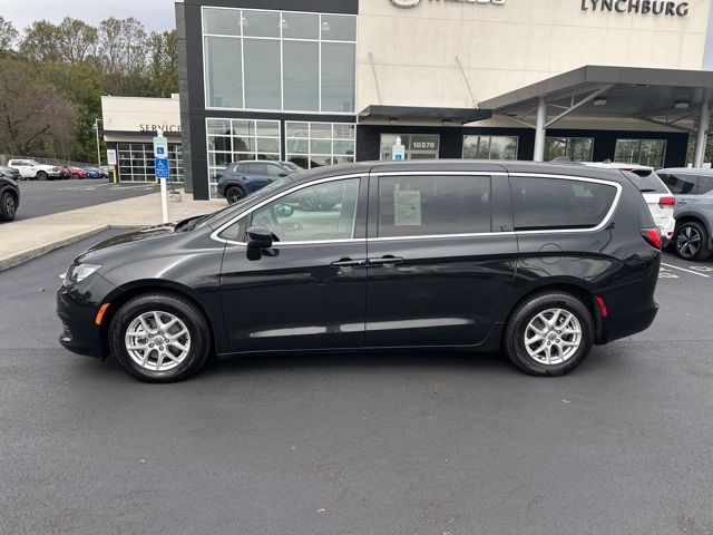 2022 Chrysler Voyager LX